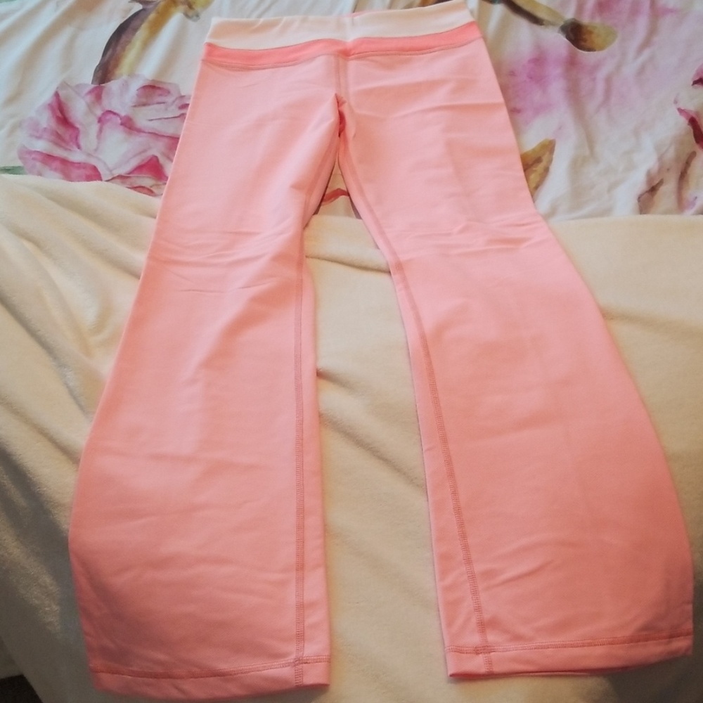 NWOT Lululemon peach colored flare fit legging